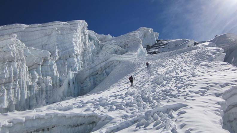 sherpeni col pass and amphulapcha la pass trekking